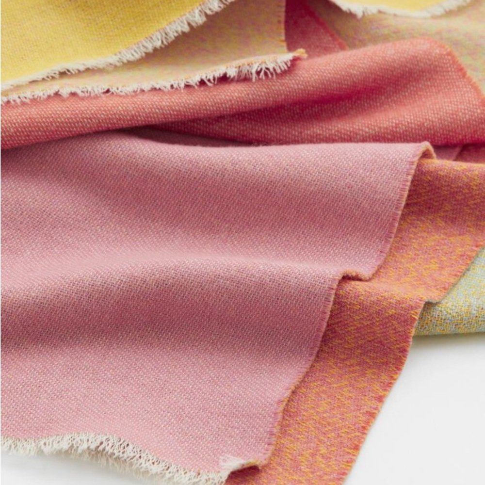 H&M Home x India Mahdavi Wool Blanket - Picture 3 of 7